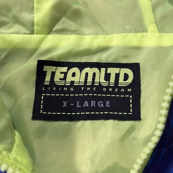 Windbreaker - Picture 6 of 7